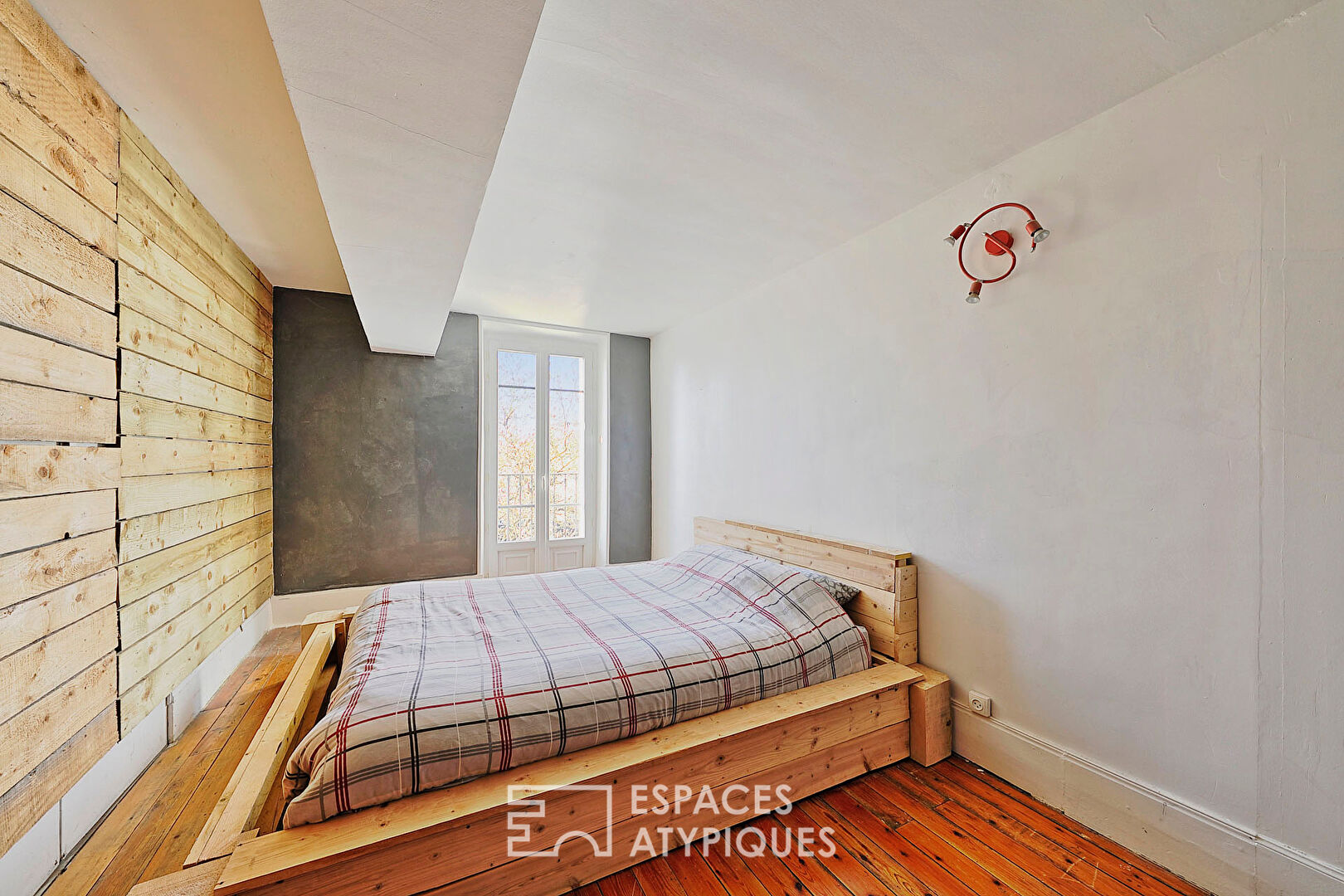 Renovated 19th century house with garden in the town center