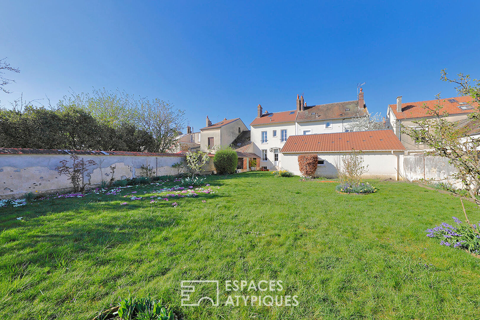Maison bourgeoise en centre ville avec jardin