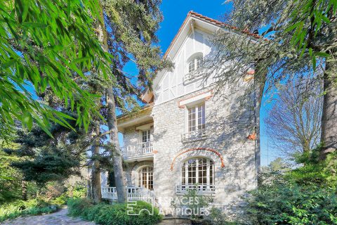 Maison de caractère familiale avec son jardin arboré