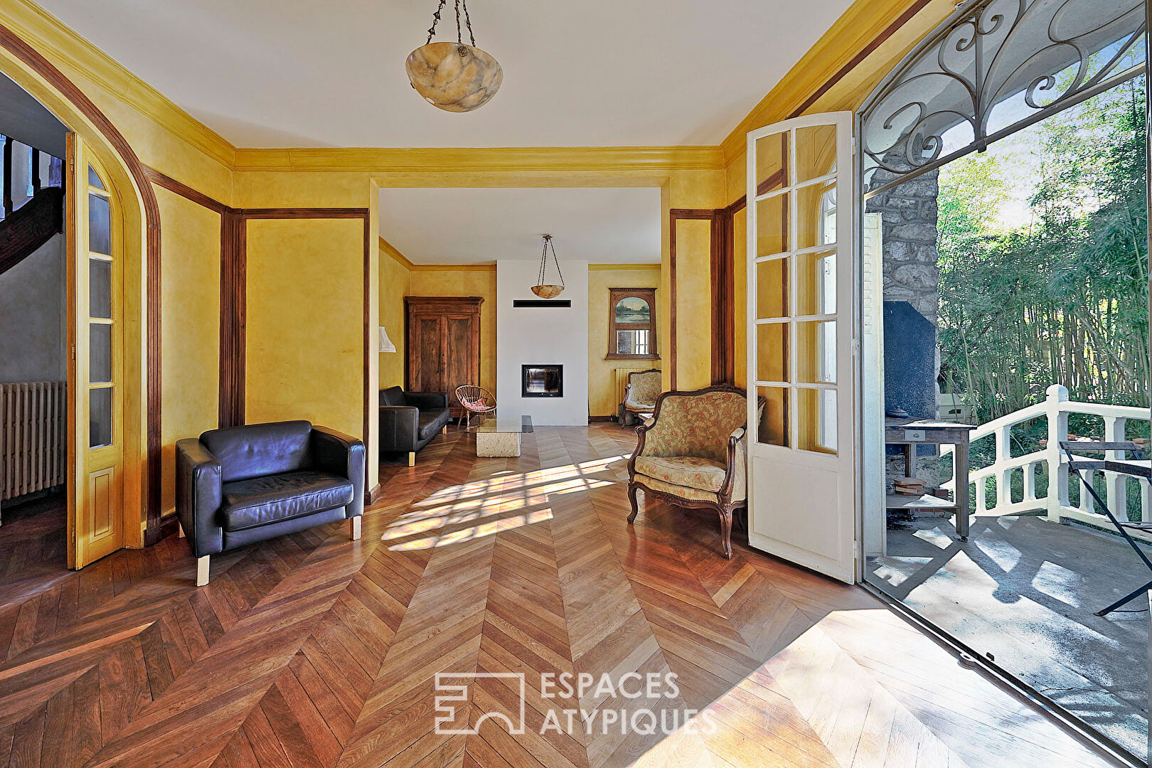 Maison de caractère familiale avec son jardin arboré