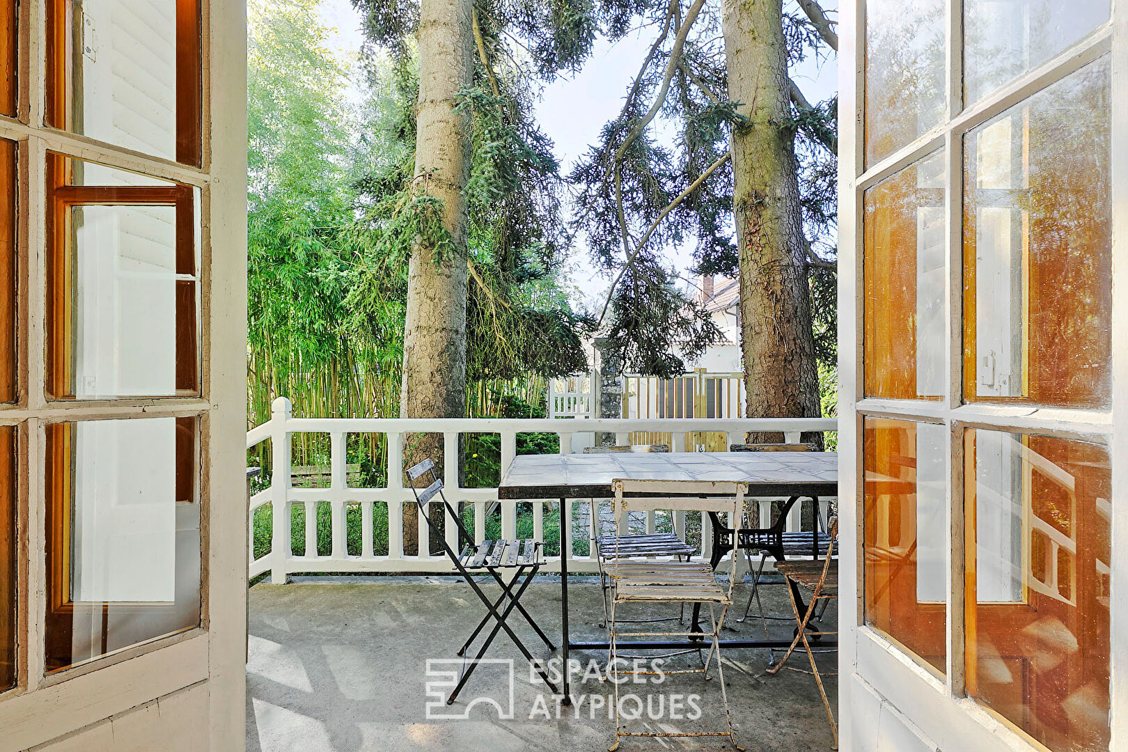 Maison de caractère familiale avec son jardin arboré