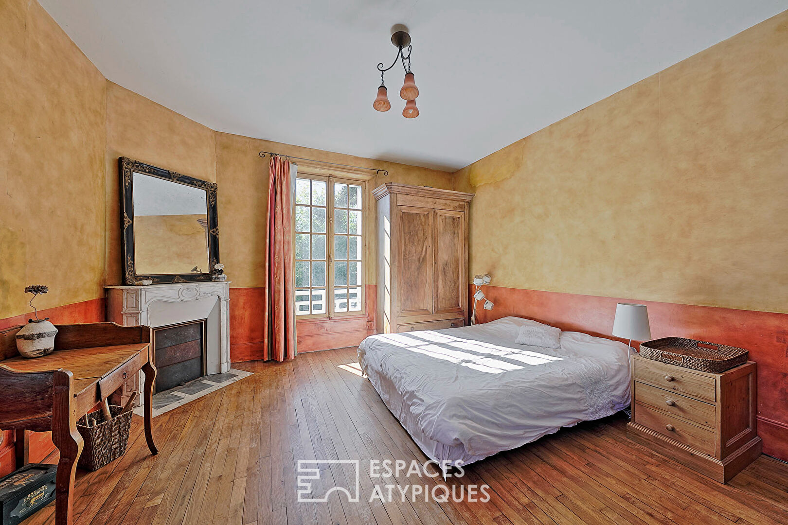 Maison de caractère familiale avec son jardin arboré