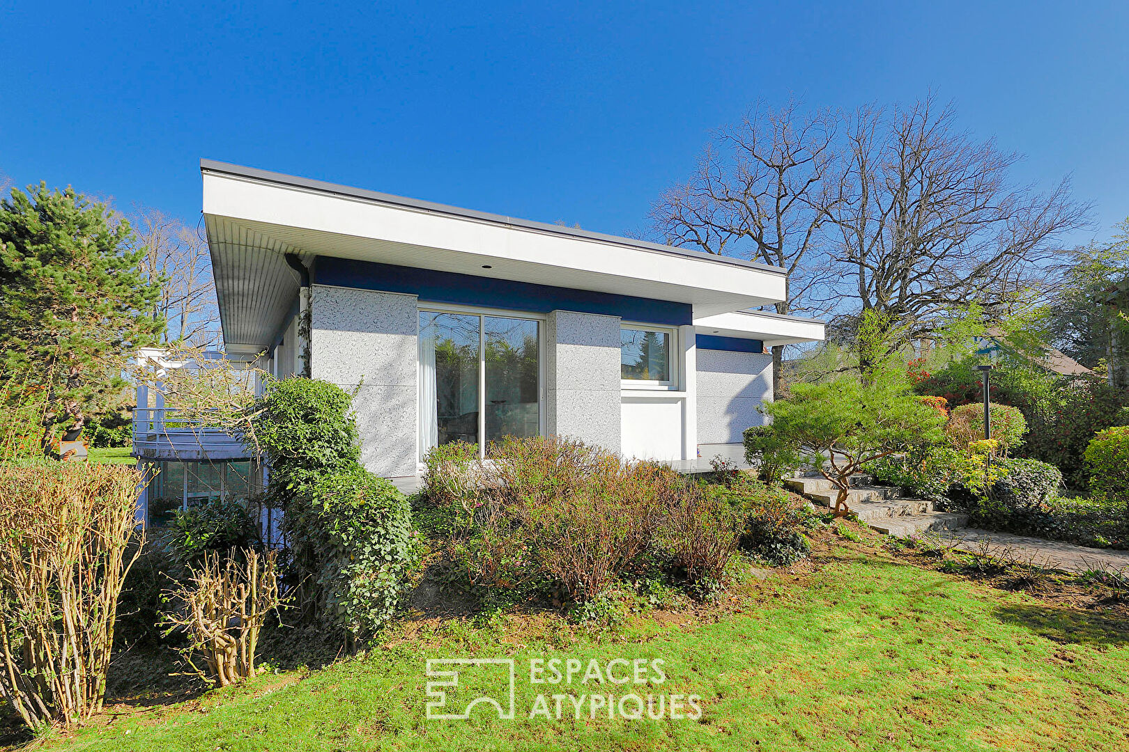 Architect-designed house with great design possibilities