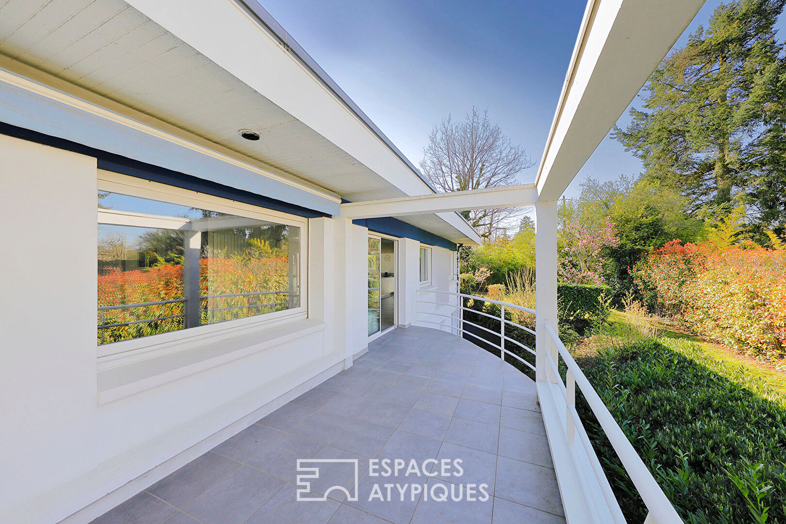 Architect-designed house with great design possibilities