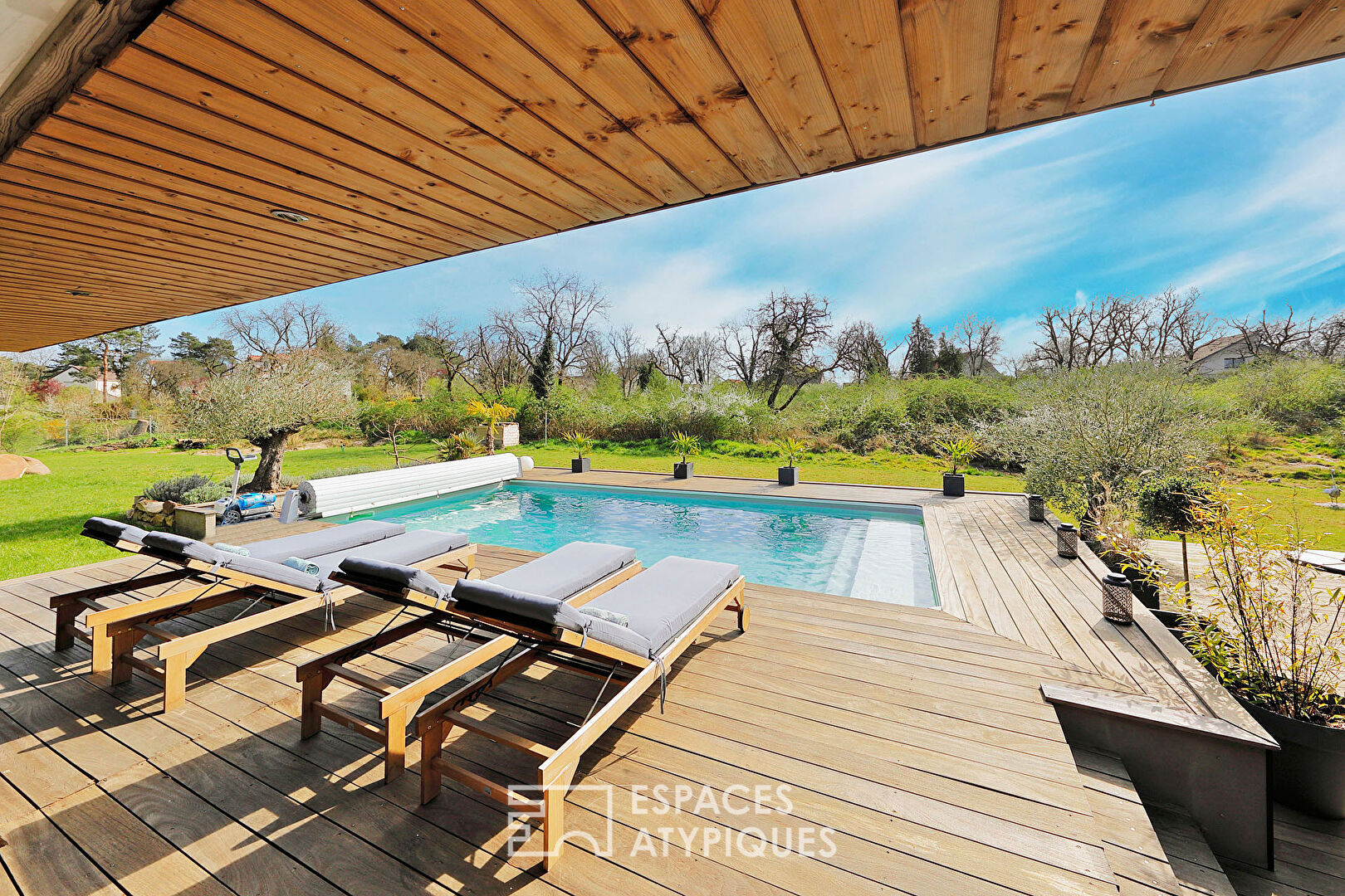 Maison d’architecte en ossature bois avec piscine