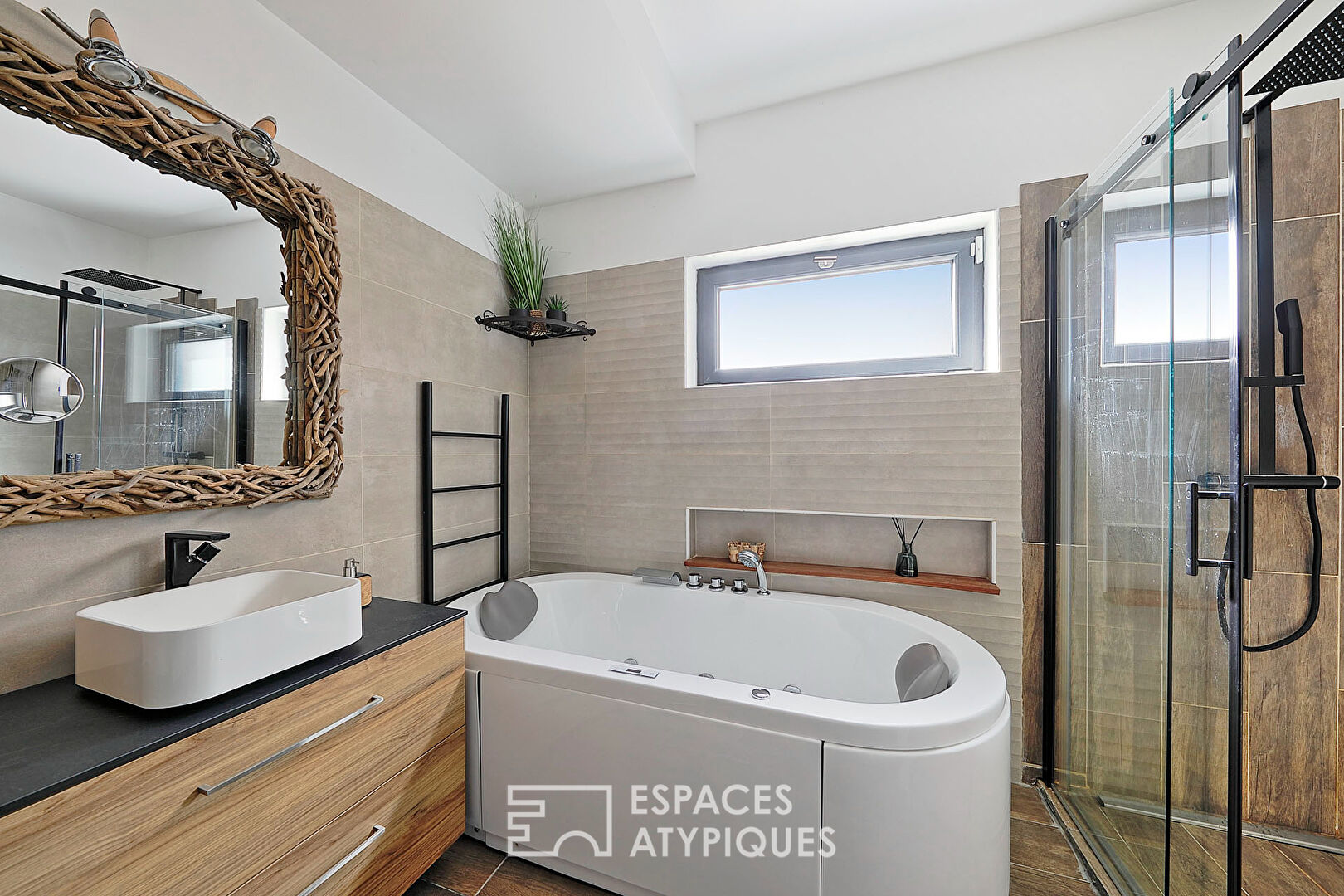Maison d’architecte en ossature bois avec piscine