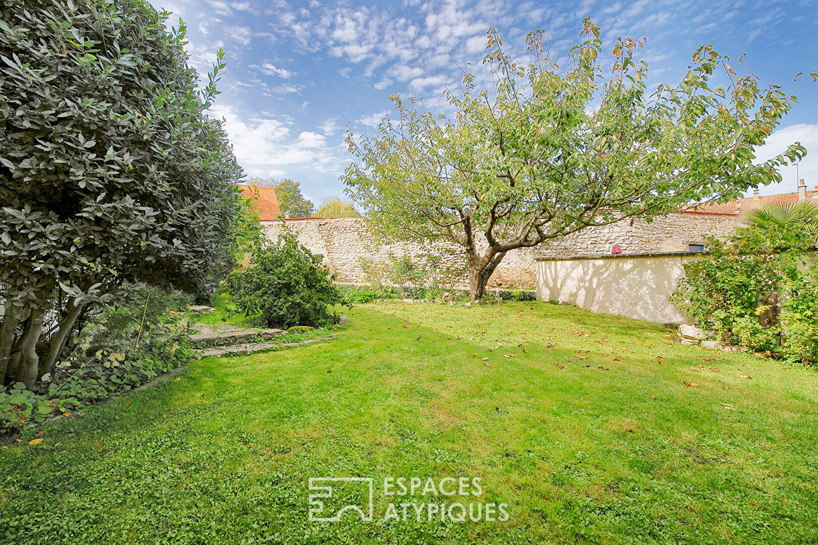 OLD RENOVATED FARMHOUSE – CHARM, SPACE, VERSATILITY