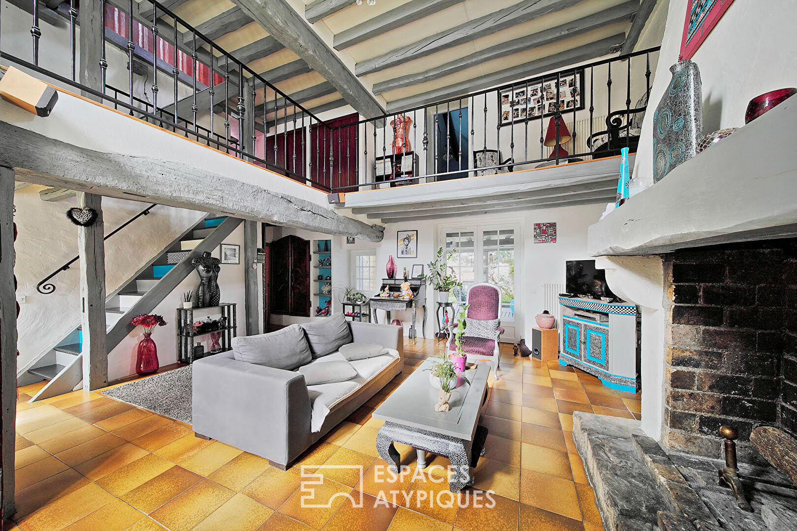 OLD RENOVATED FARMHOUSE – CHARM, SPACE, VERSATILITY