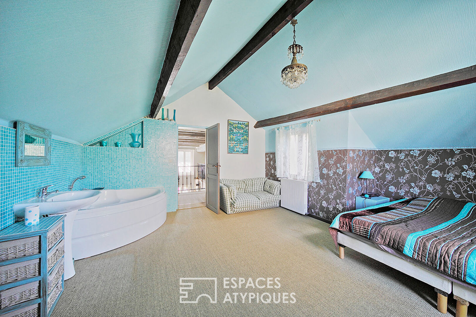 OLD RENOVATED FARMHOUSE – CHARM, SPACE, VERSATILITY