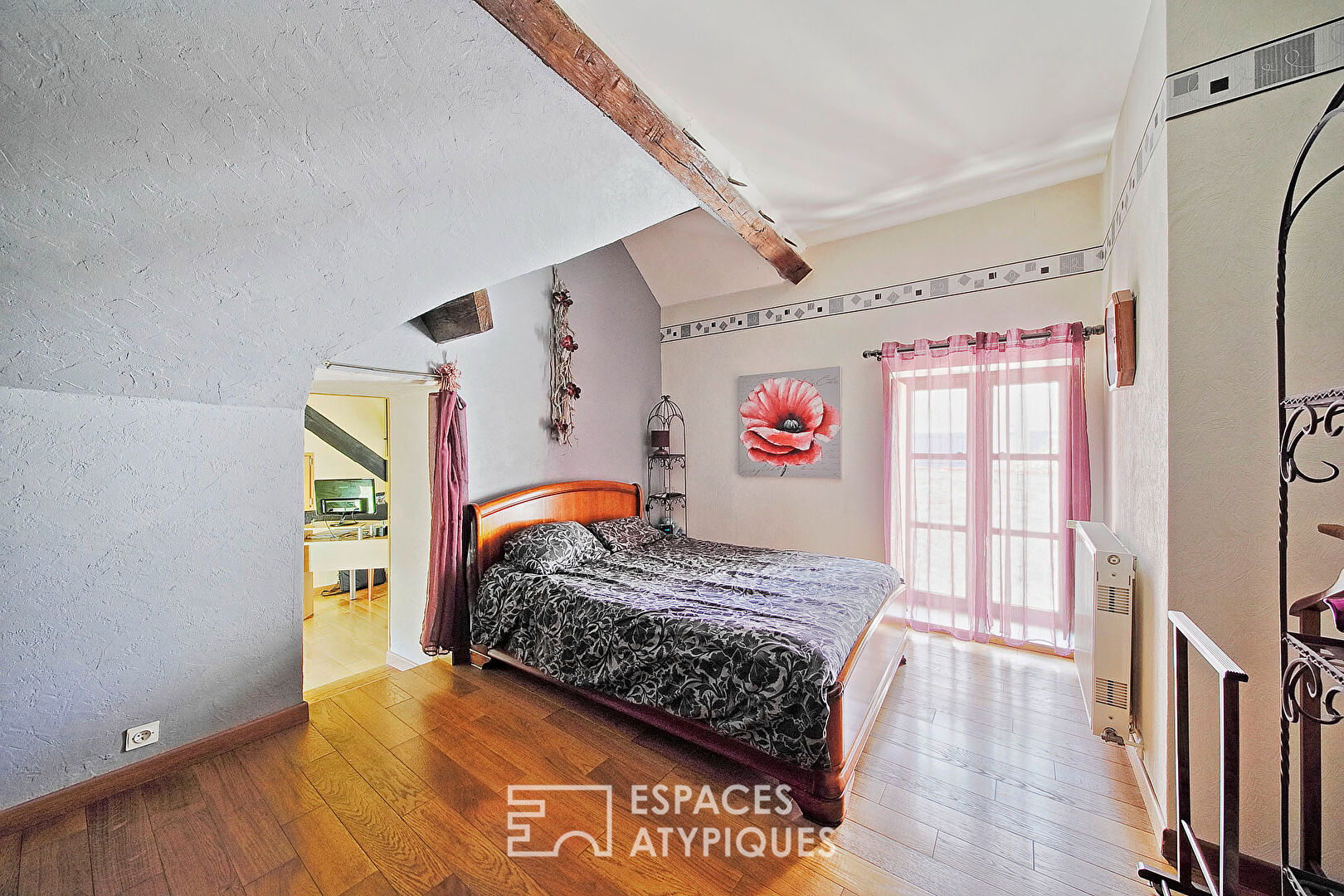 OLD RENOVATED FARMHOUSE – CHARM, SPACE, VERSATILITY