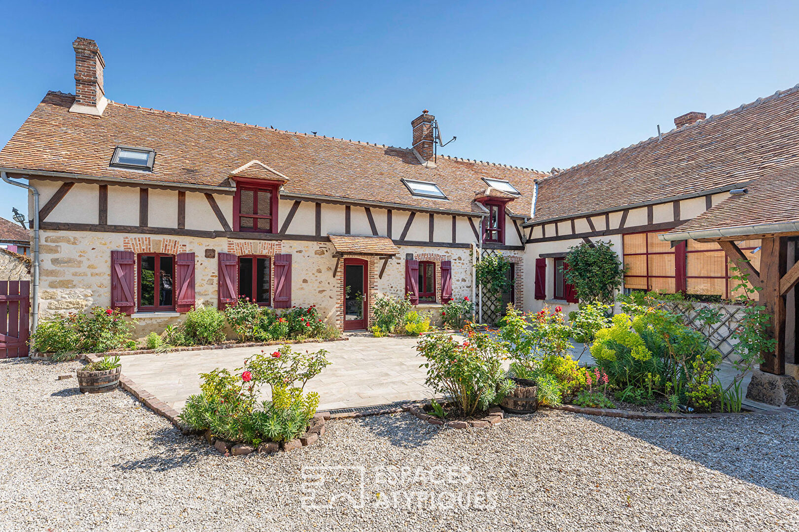 Maison de charme avec dépendance et jardin
