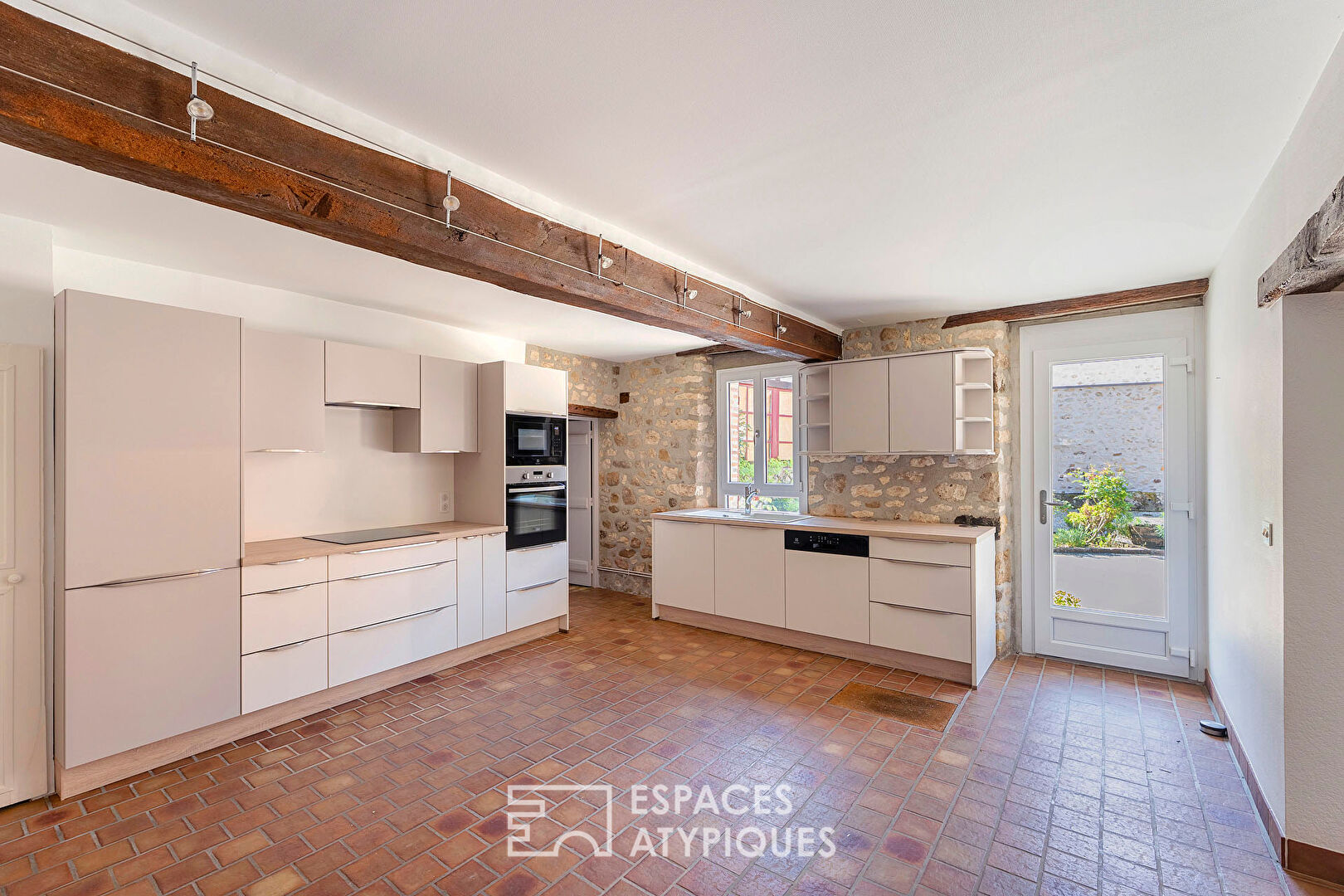 Maison de charme avec dépendance et jardin