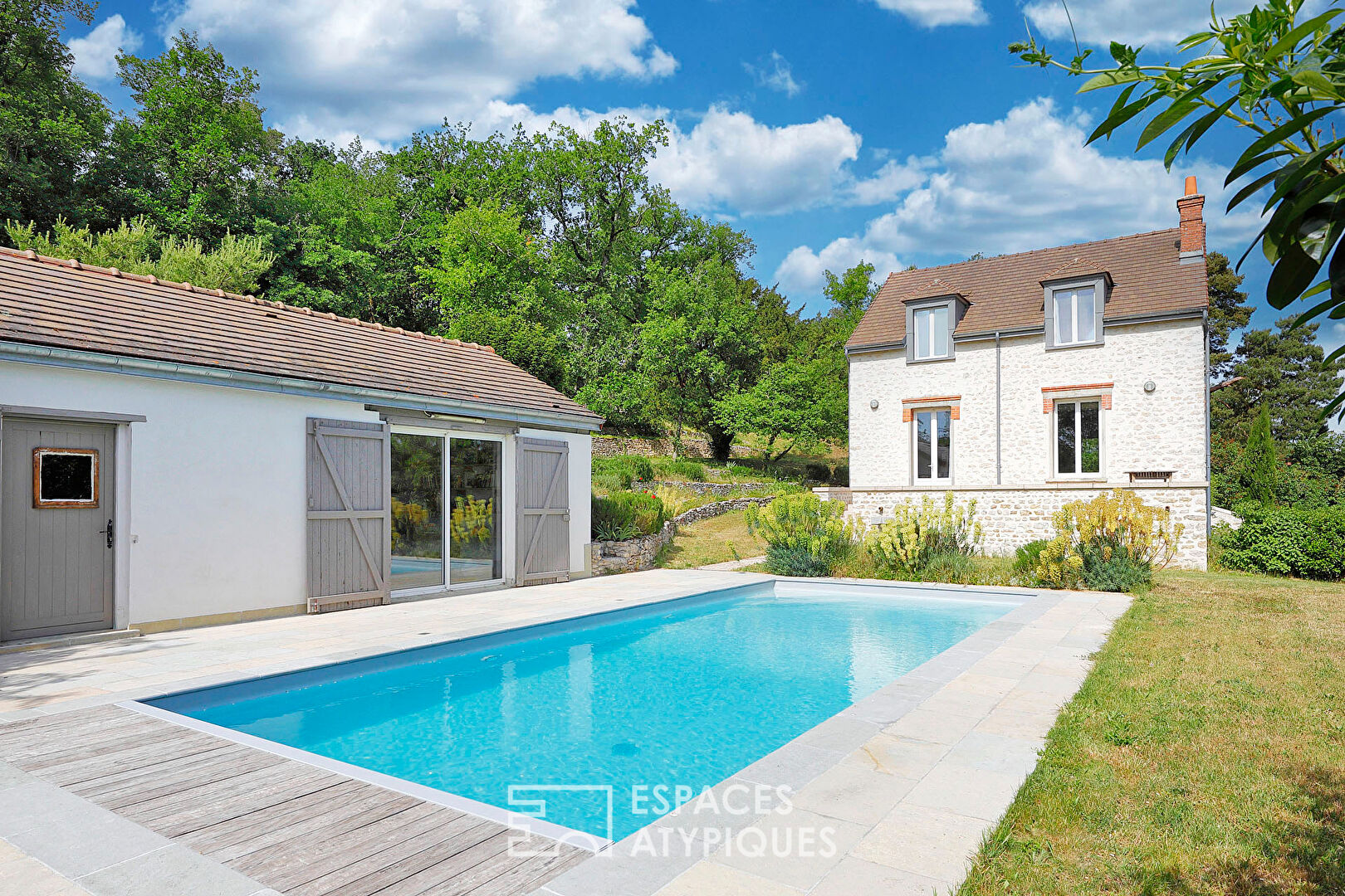 Maison de charme avec piscine en lisière de forêt