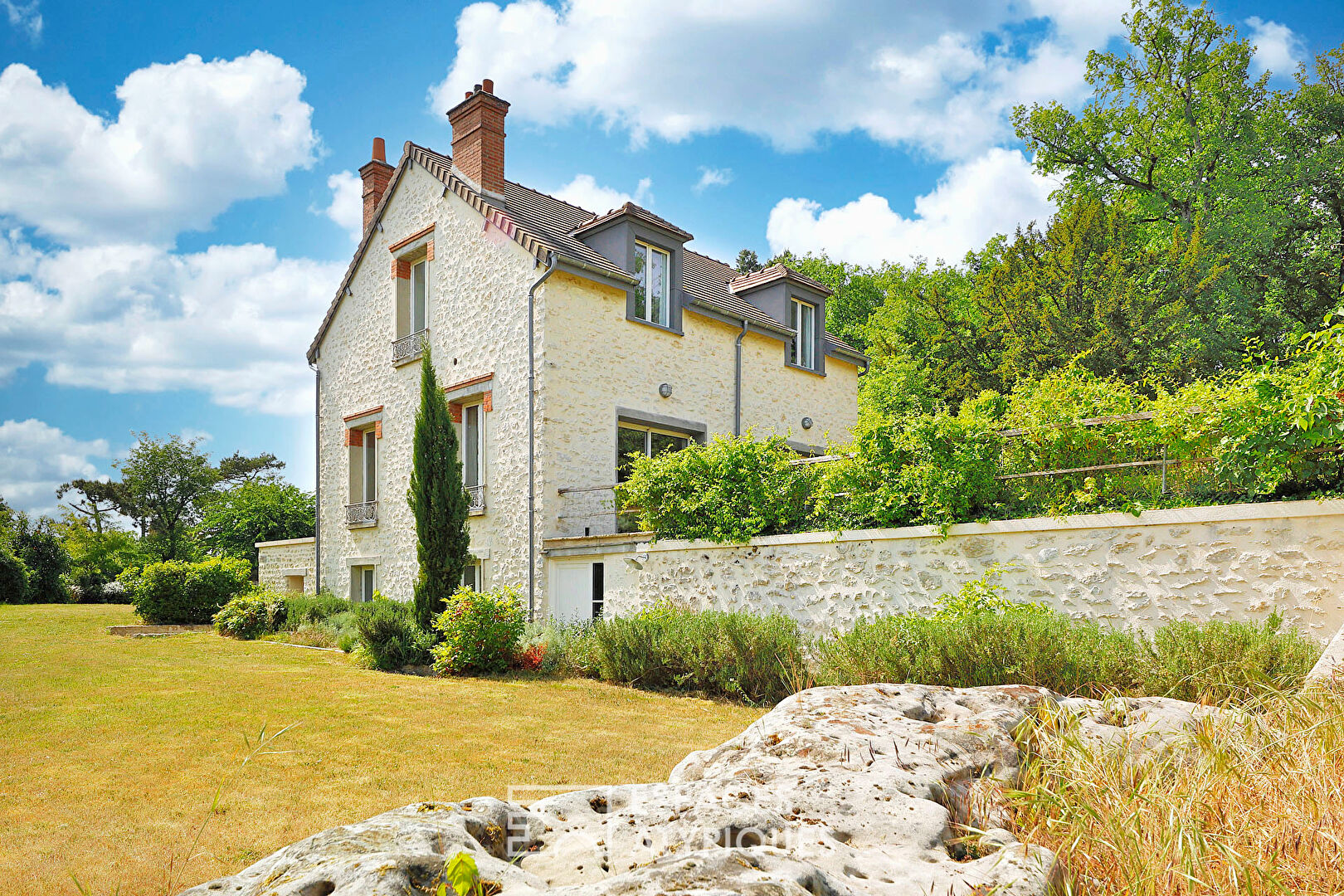 Maison de charme avec piscine en lisière de forêt