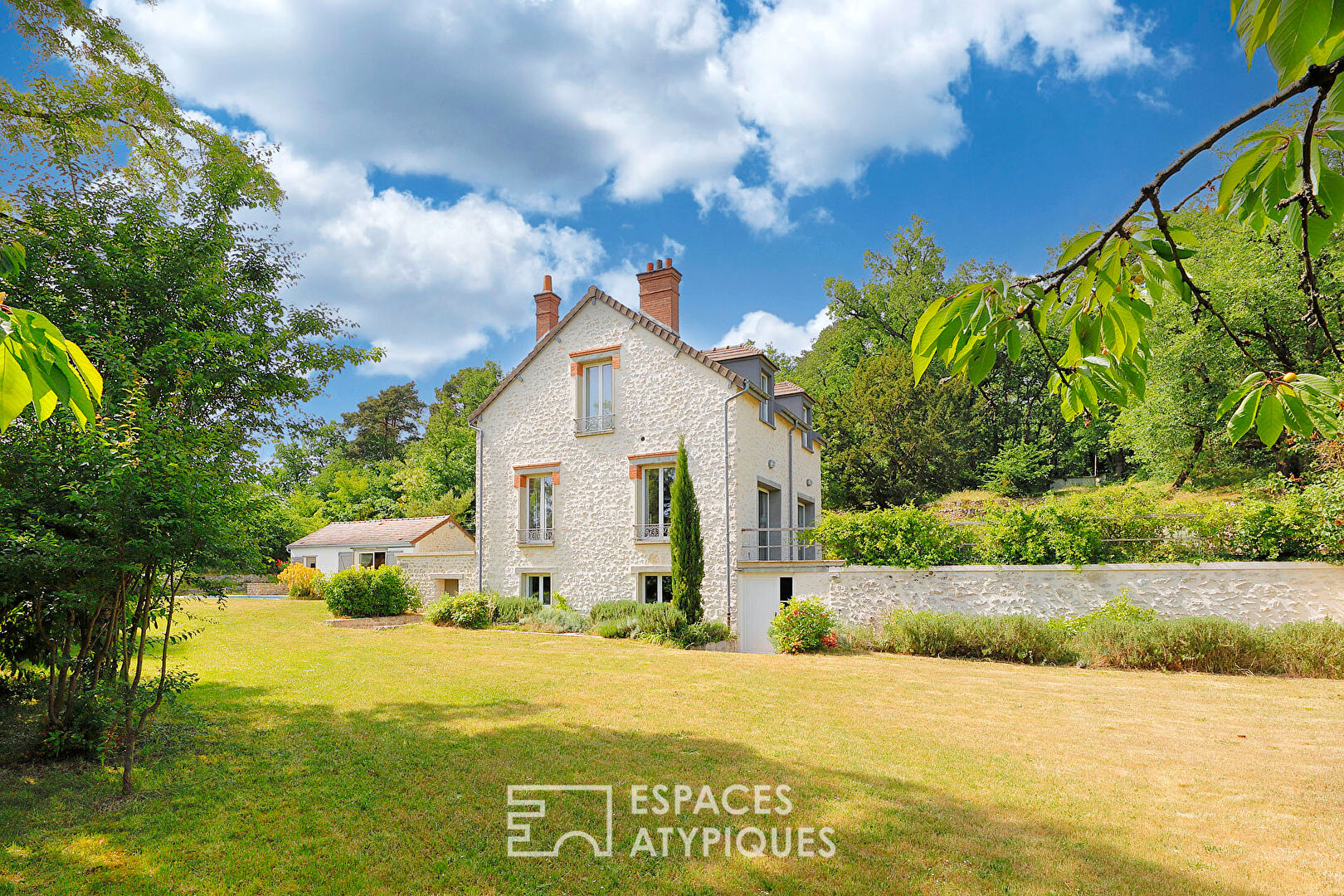 Maison de charme avec piscine en lisière de forêt