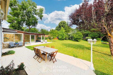 Corps de ferme réhabilité avec piscine intérieure et jardin