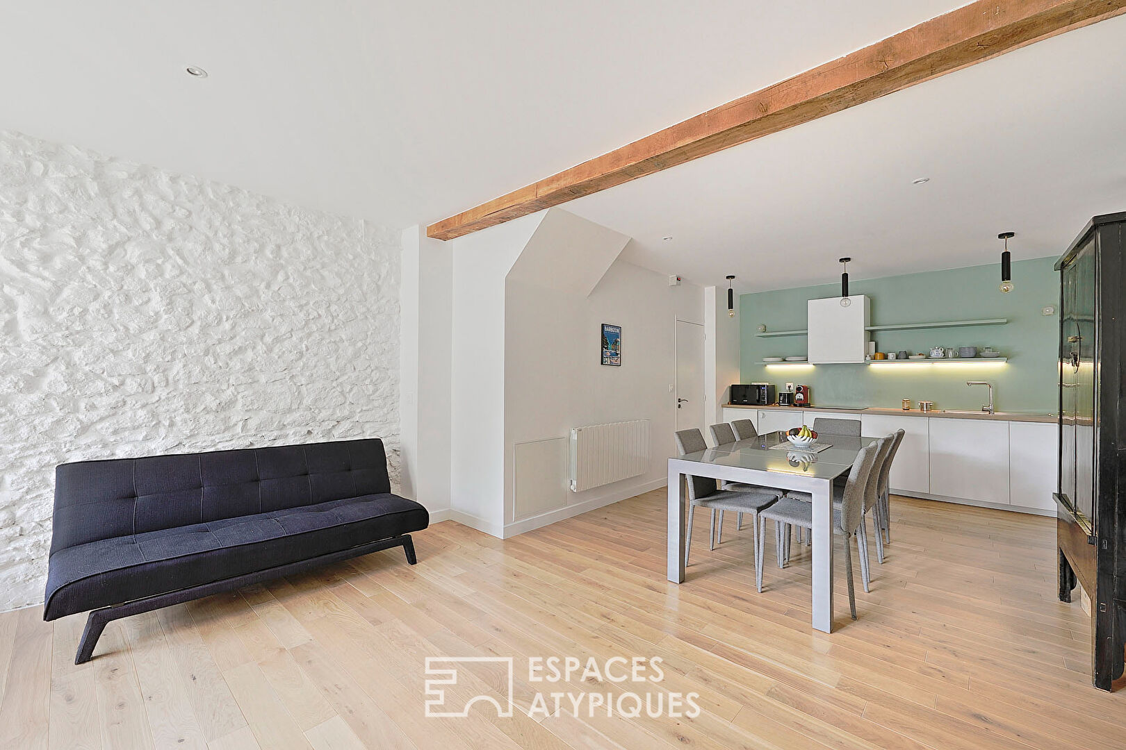 Corps de ferme réhabilité avec piscine intérieure et jardin