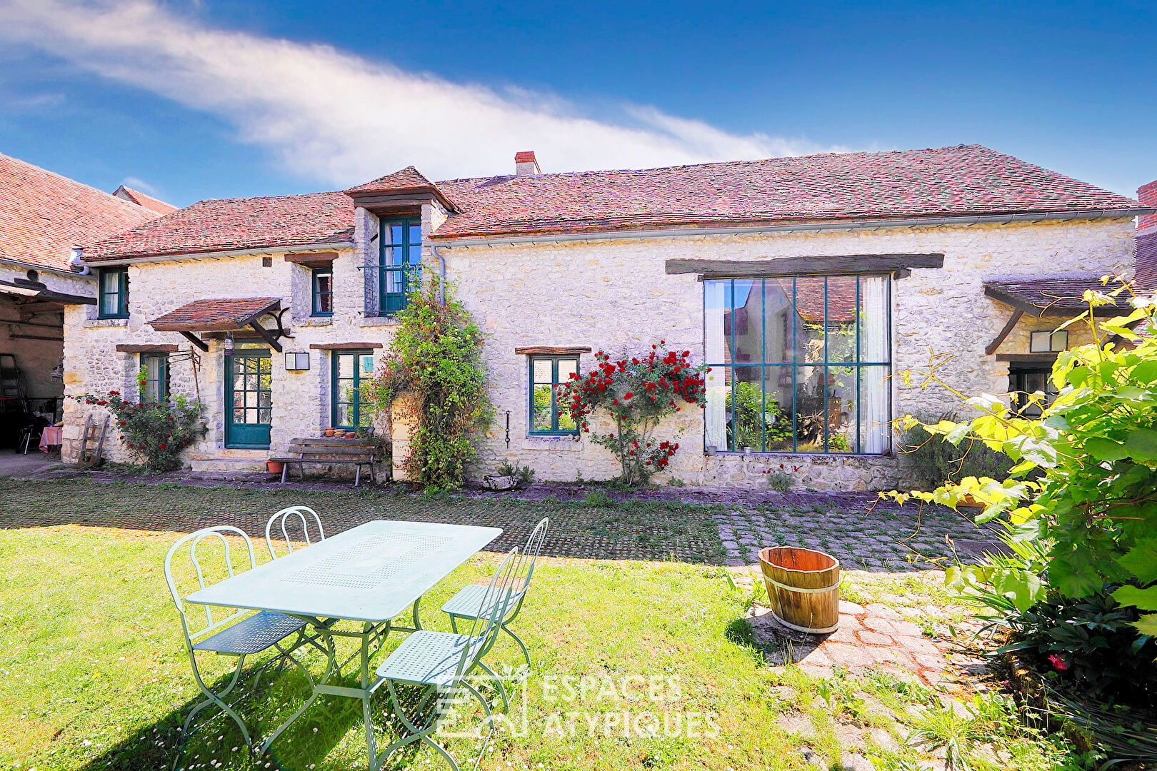 Propriété du XIXe avec maison d’amis, dépendances et jardin paysager