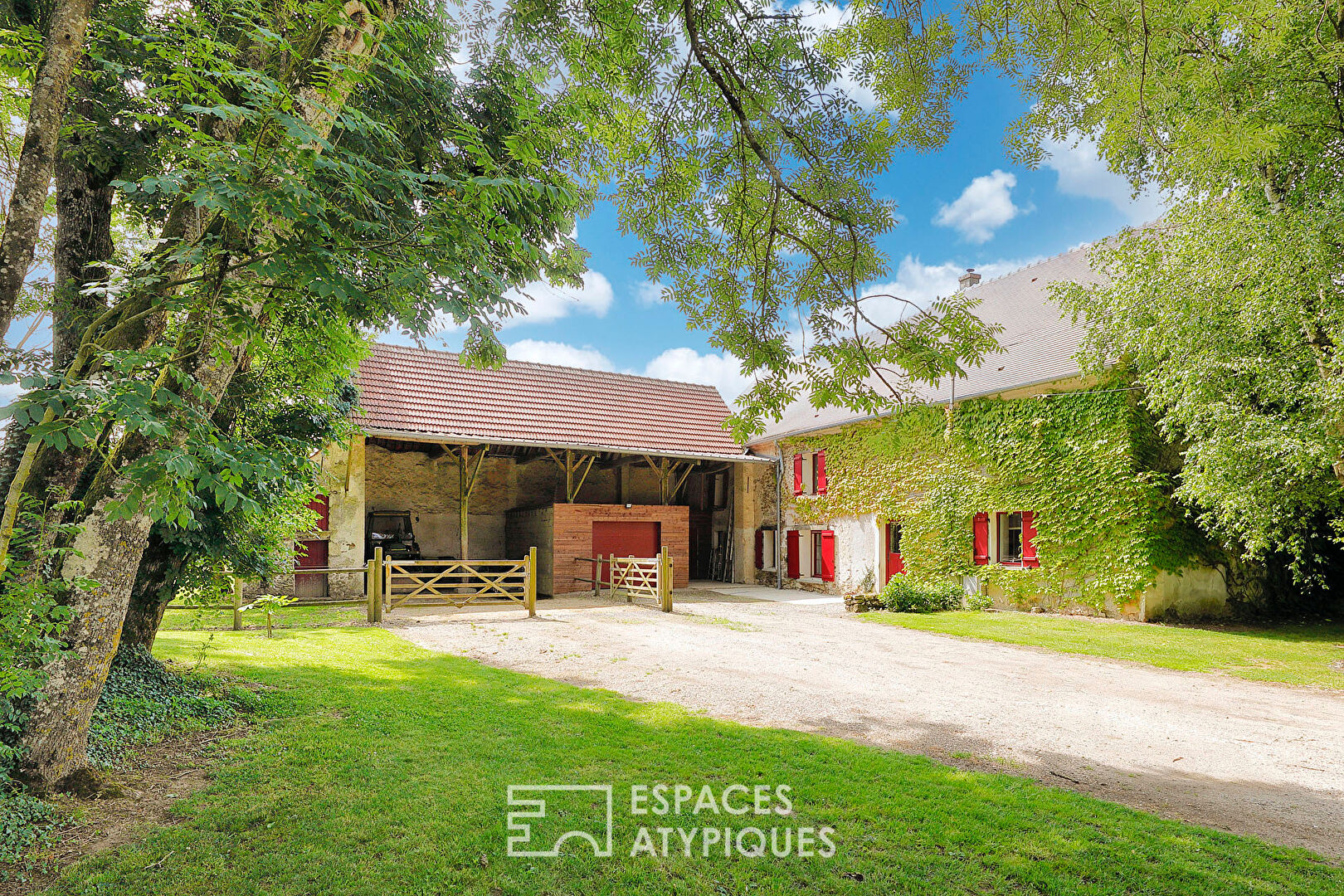 Domaine de charme avec gîtes, spa et écuries sur  plus d’un hectare
