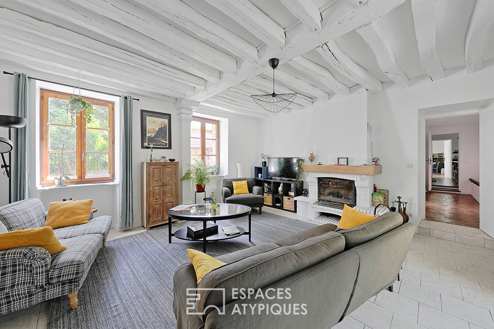 Maison briarde avec dépendance et parc boisé