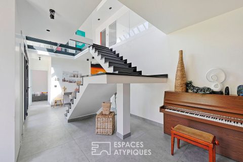 Architect-designed house with swimming pool and landscaped garden