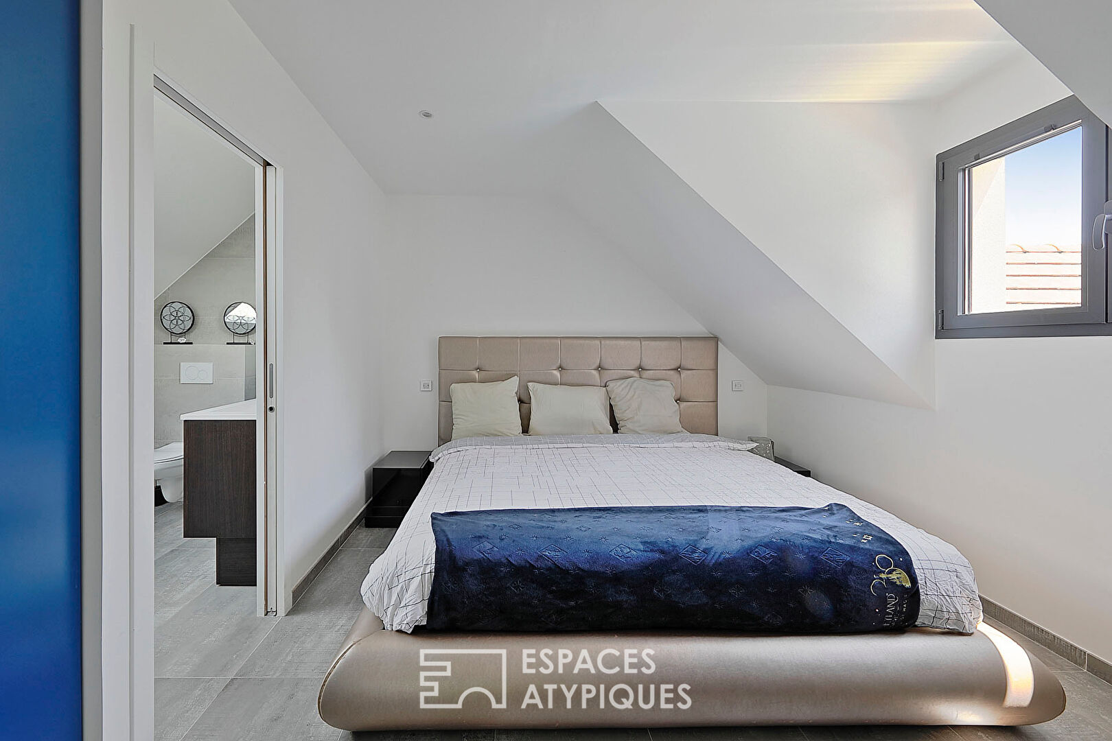 Maison d’architecte avec piscine et jardin paysager