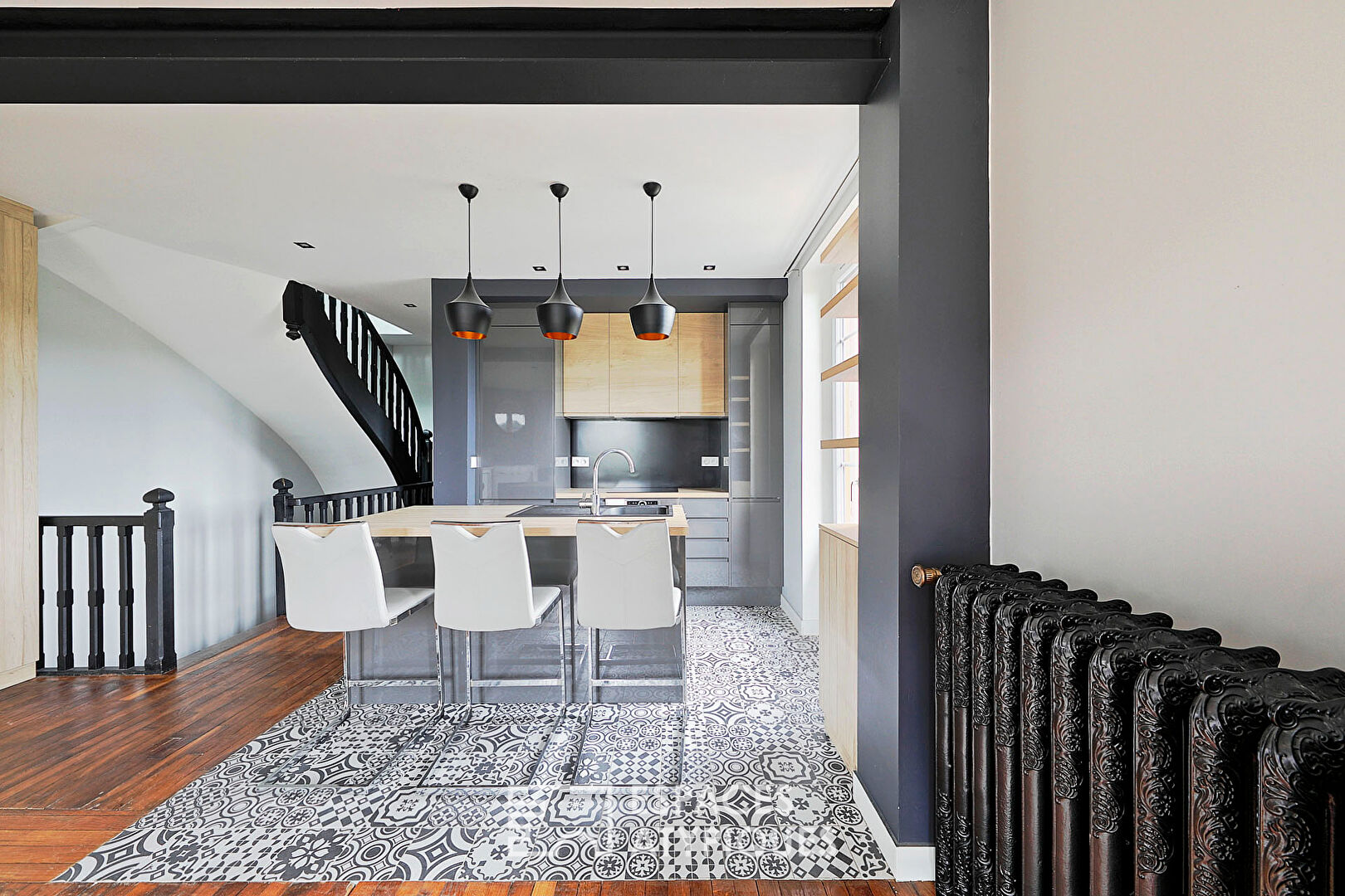 Characterful duplex in an Art Nouveau millstone