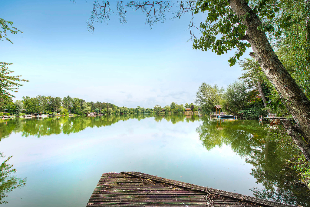 Maison à rénover avec vue imprenable sur un lac