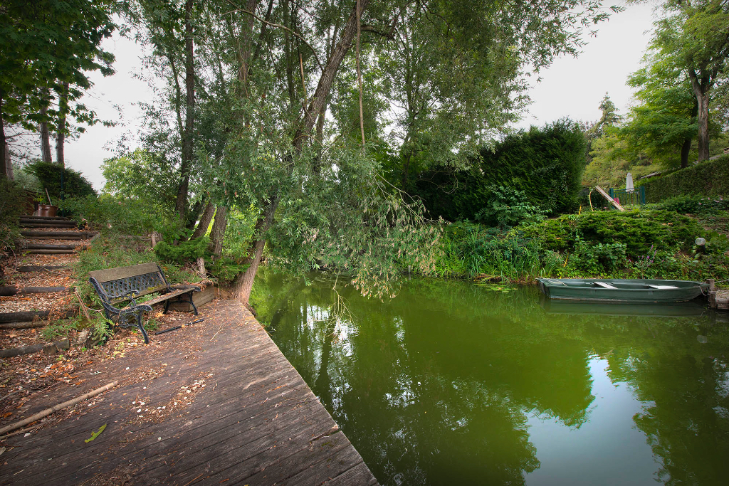 Maison à rénover avec vue imprenable sur un lac