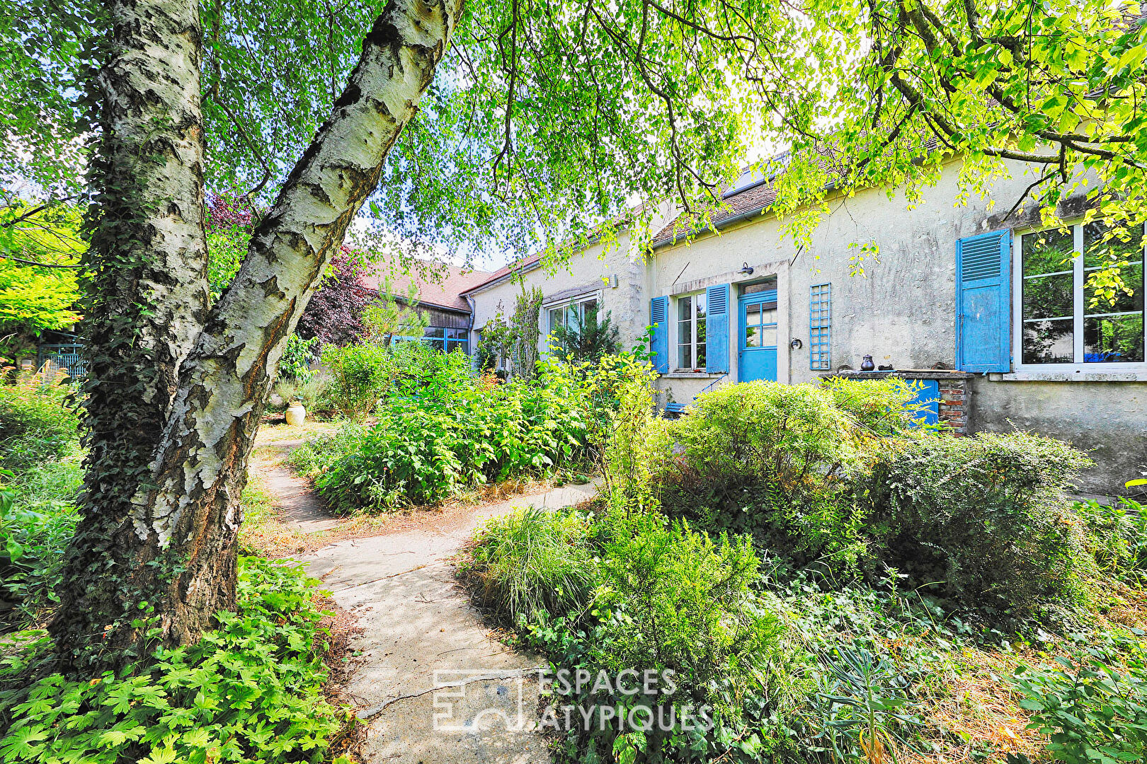 Maison de campagne rénovée avec son jardin bucolique