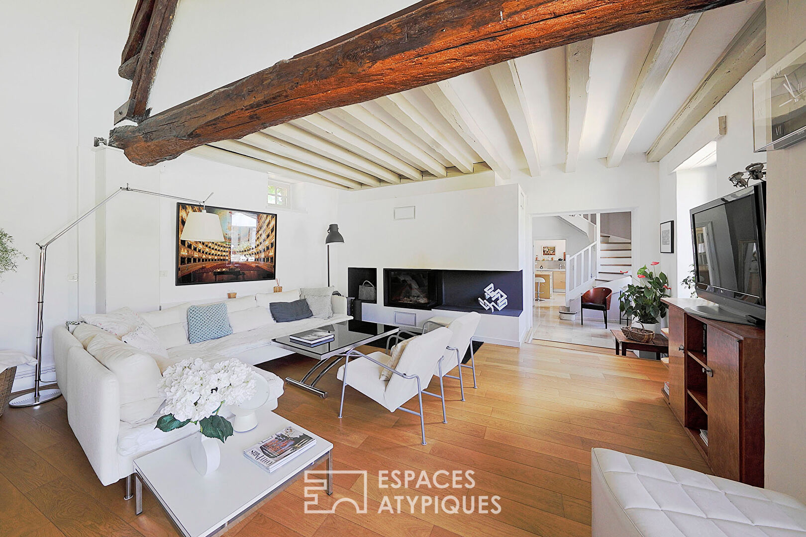 Renovated farmhouse with outbuilding and swimming pool