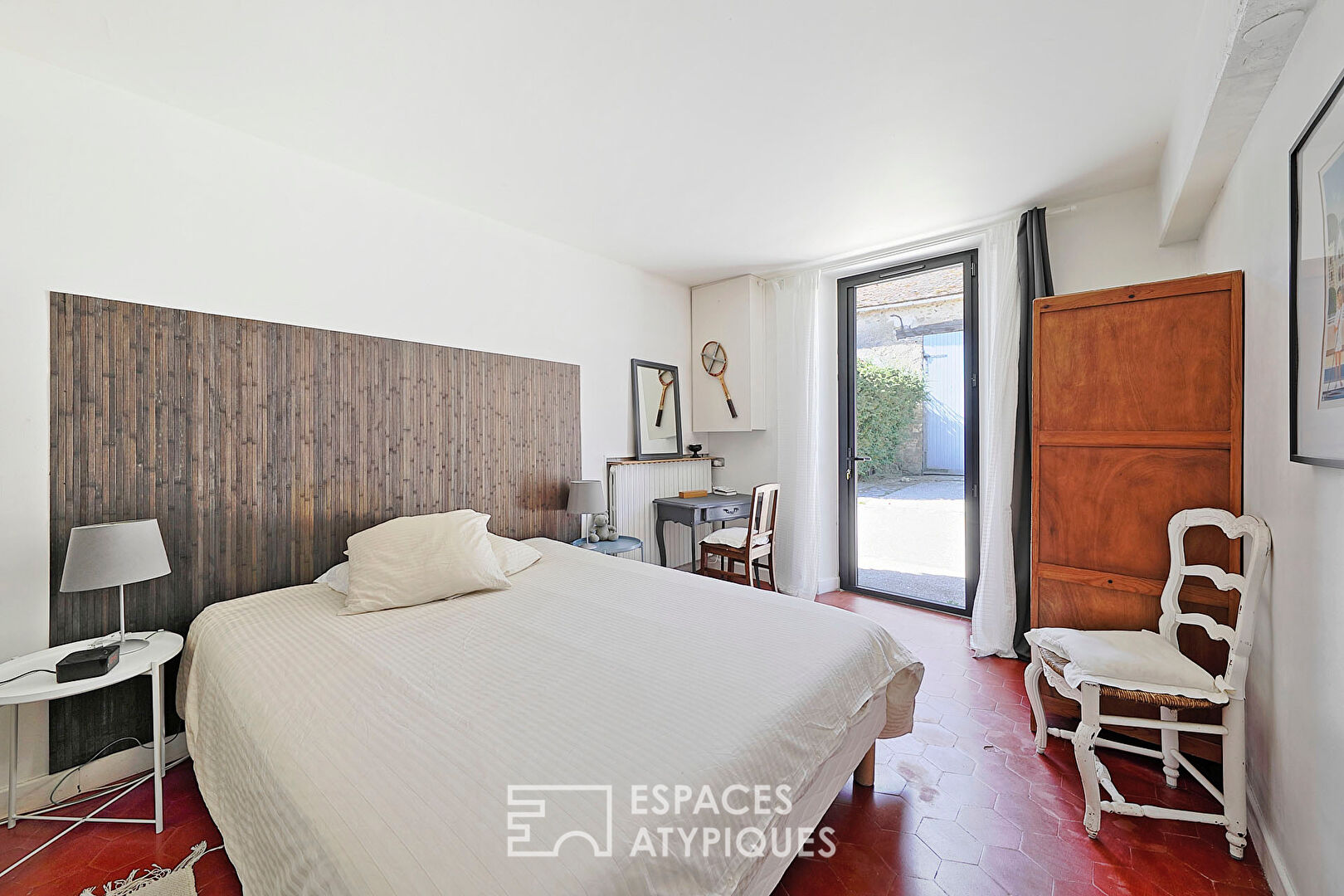 Renovated farmhouse with outbuilding and swimming pool