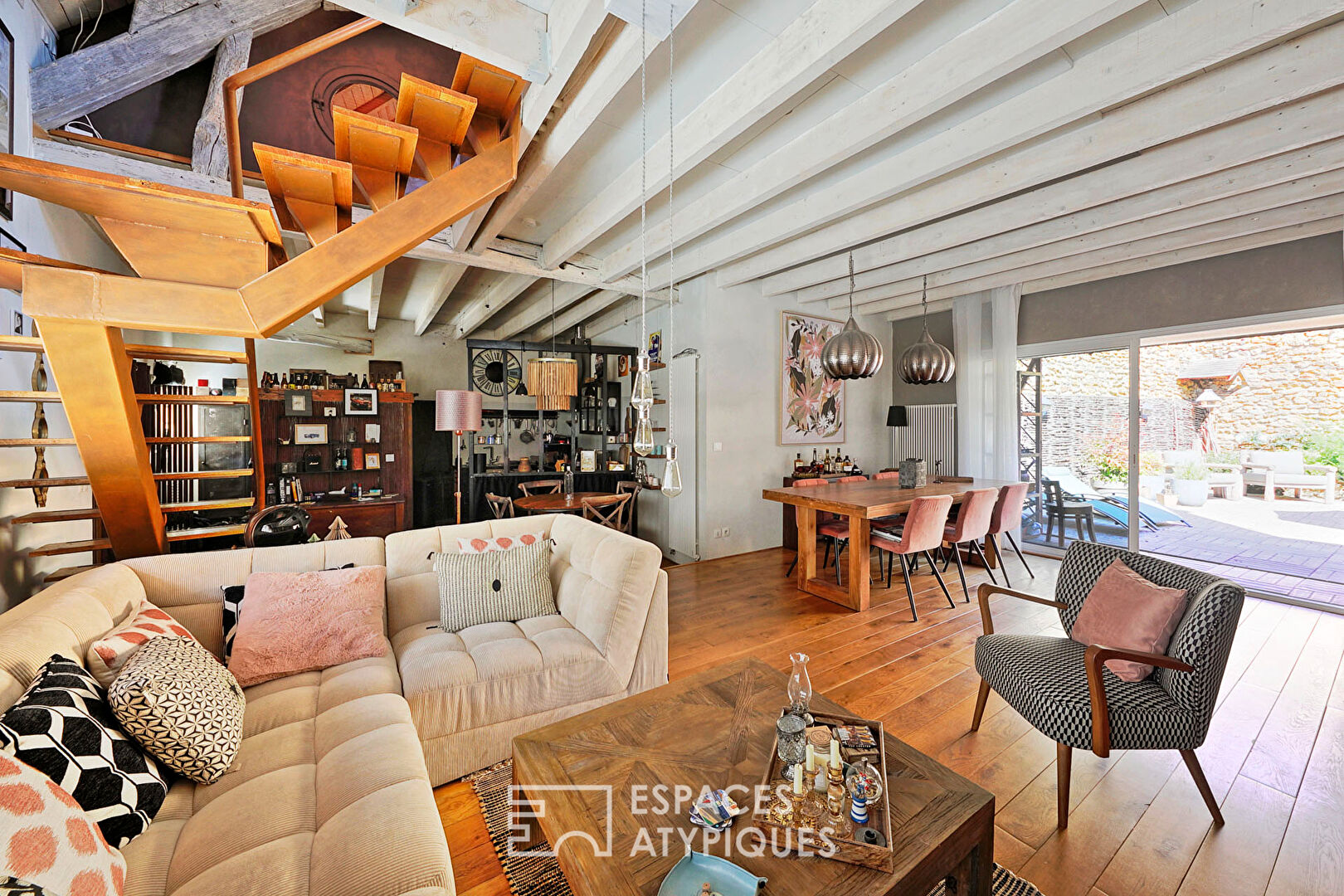 Charming renovated house and its sunny patio