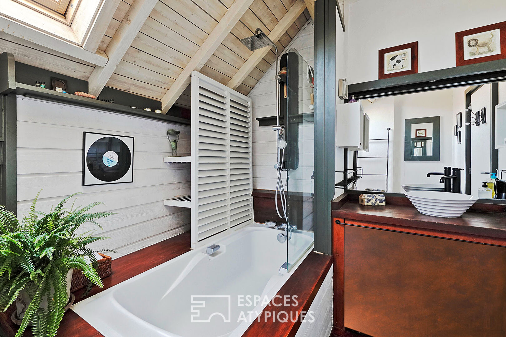 Charming renovated house and its sunny patio