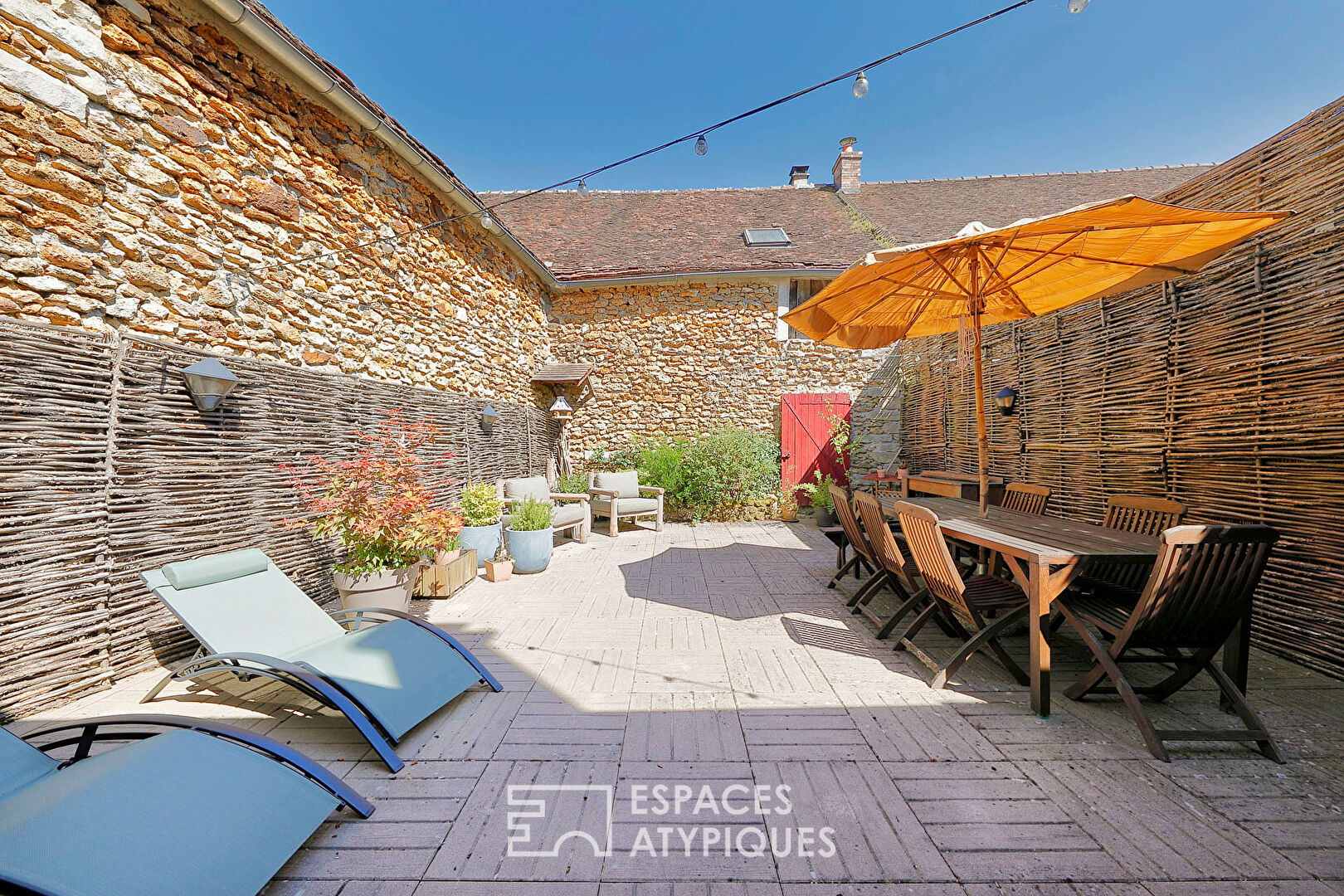 Charming renovated house and its sunny patio