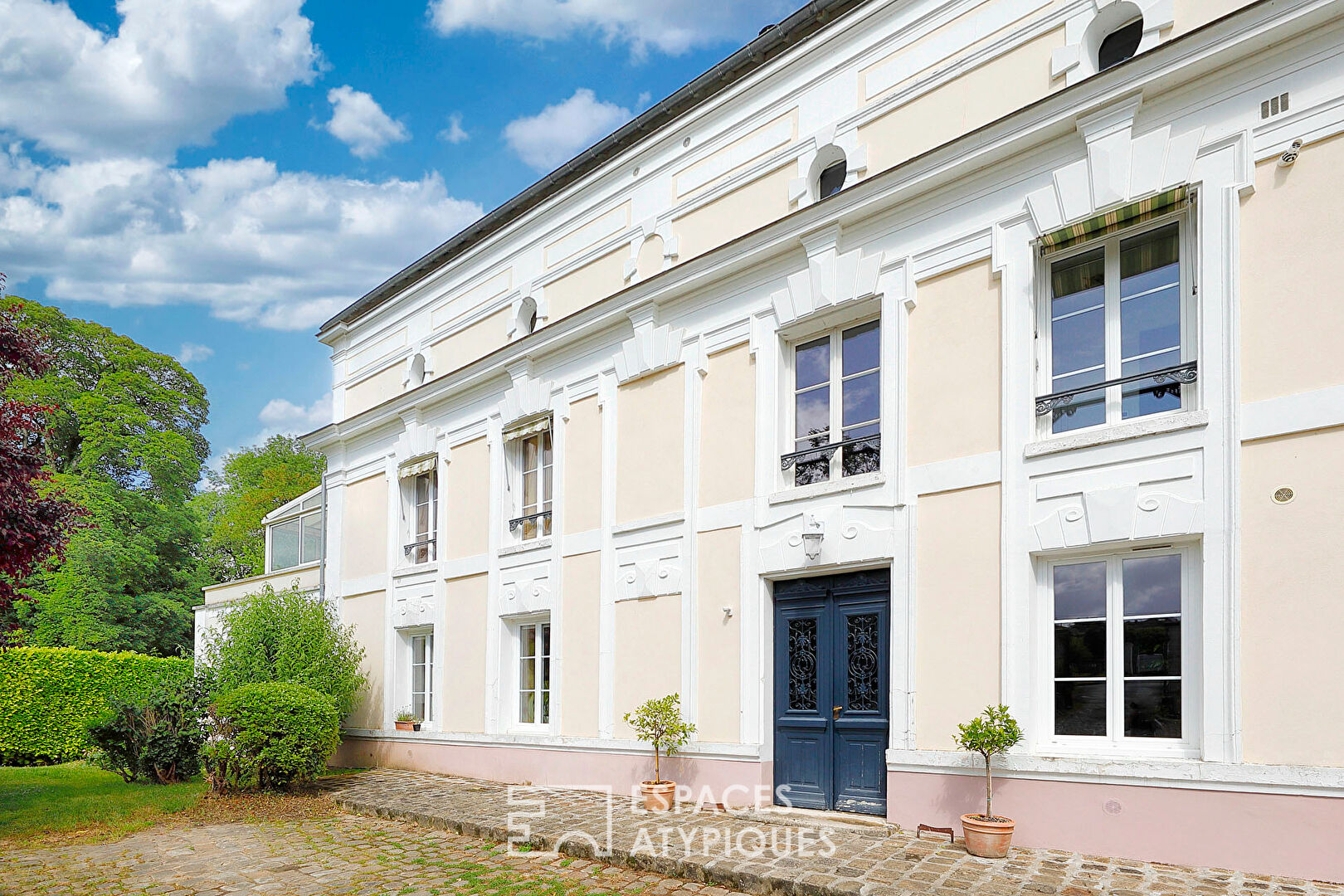Appartement de charme avec terrasse au sein d'un Château