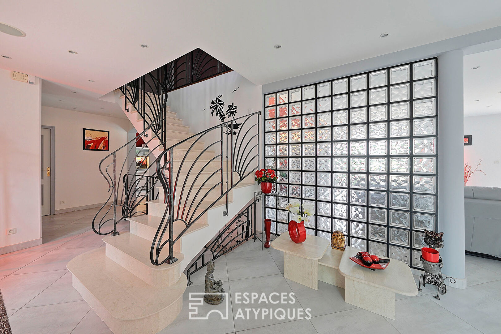 Maison contemporaine et familiale avec jardin paysager