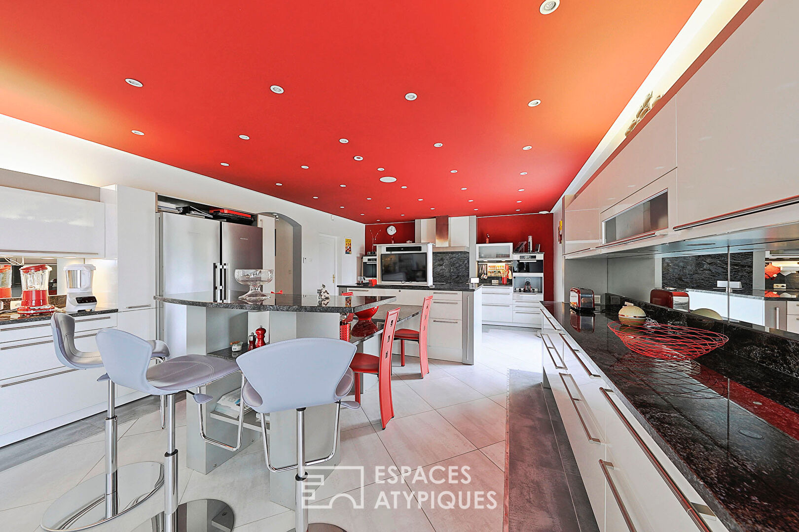 Maison contemporaine et familiale avec jardin paysager
