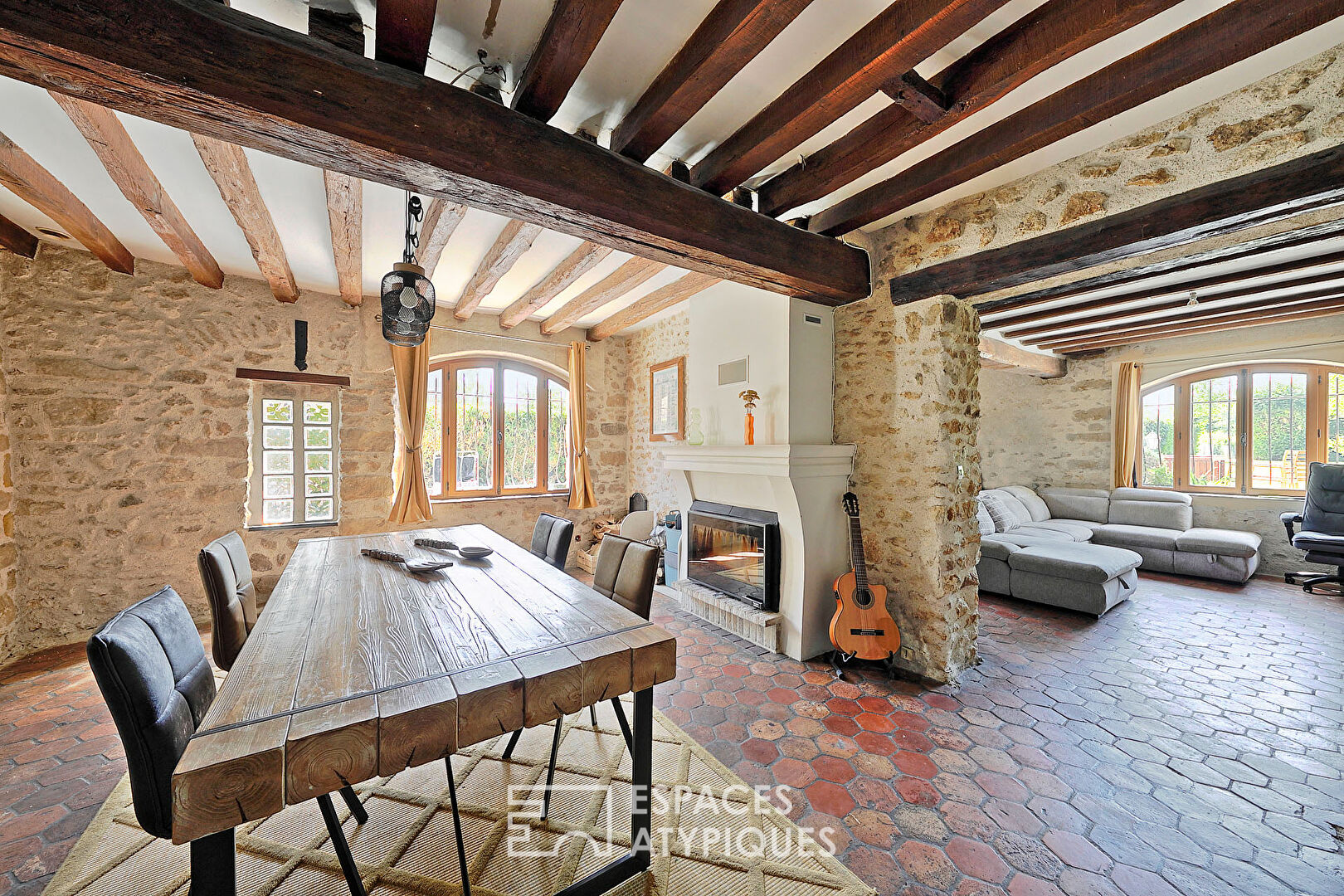 Maison en pierre avec un généreux jardin et ses arbres fruitiers
