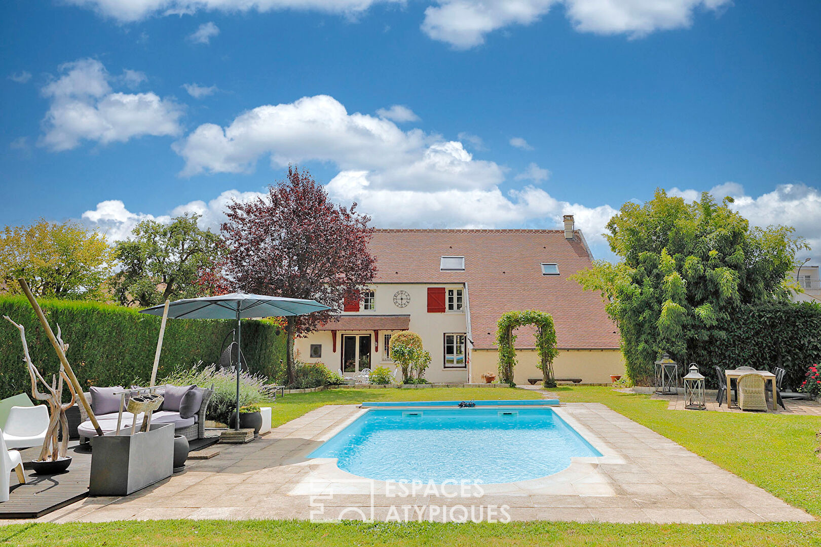 Maison familiale avec studio indépendant et piscine
