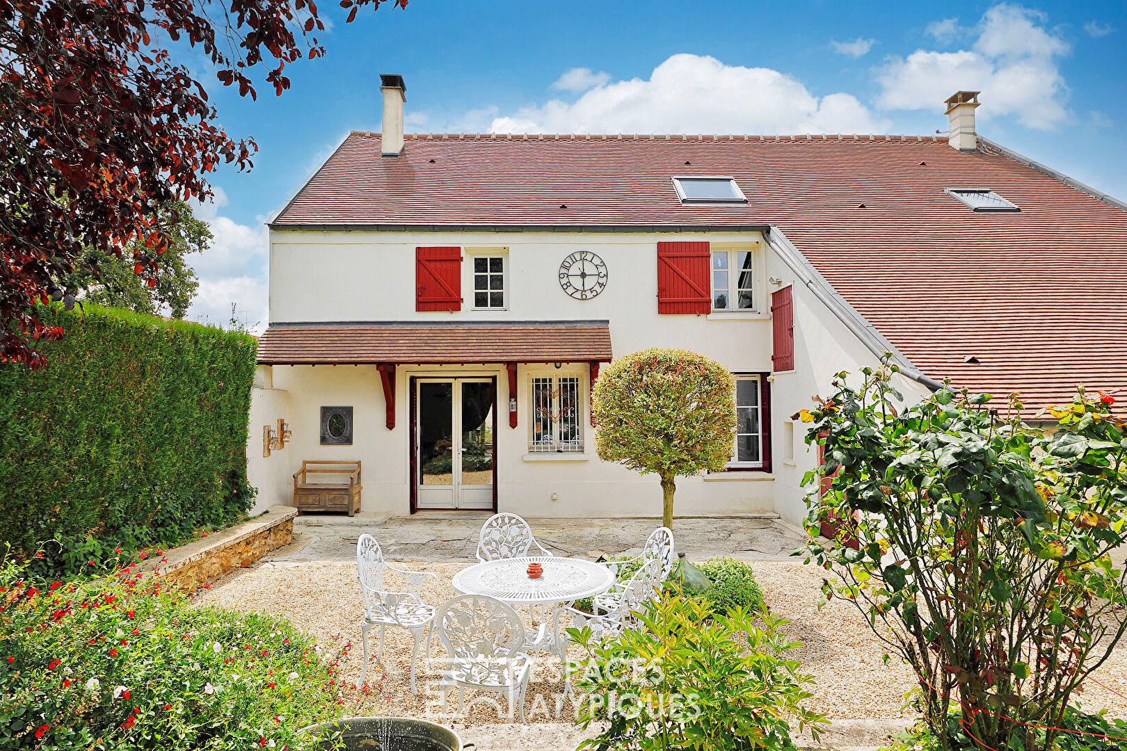 Maison familiale avec studio indépendant et piscine