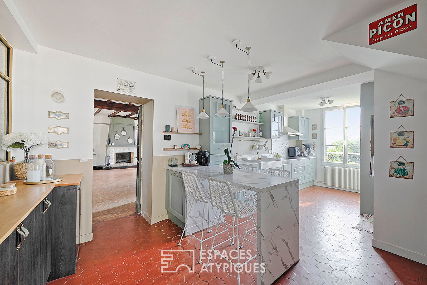 Former 1900 hotel-restaurant transformed into a family home on the banks of the Marne