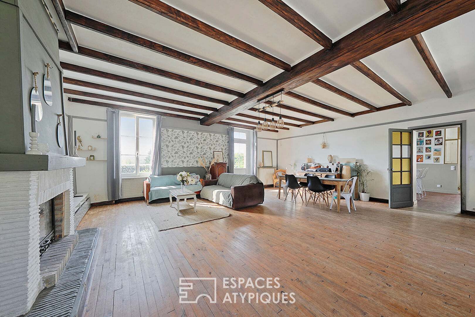 Former 1900 hotel-restaurant transformed into a family home on the banks of the Marne