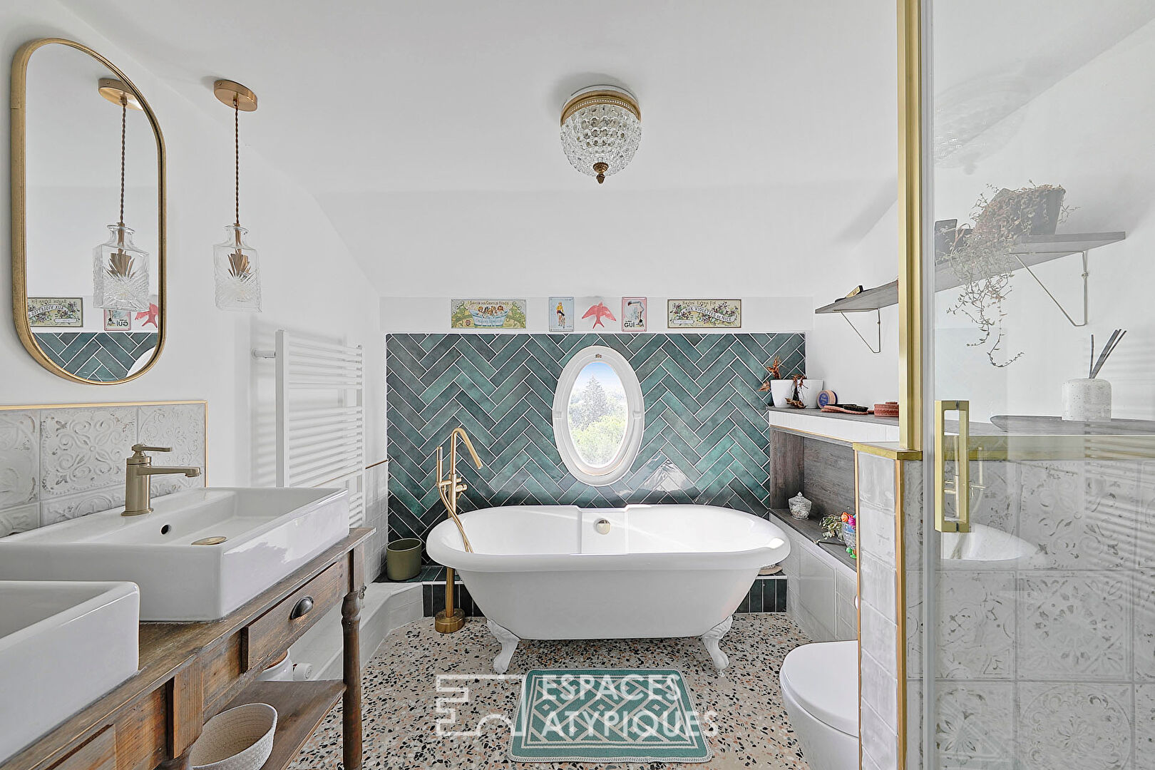 Former 1900 hotel-restaurant transformed into a family home on the banks of the Marne