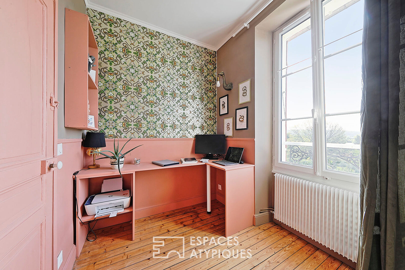 Former 1900 hotel-restaurant transformed into a family home on the banks of the Marne
