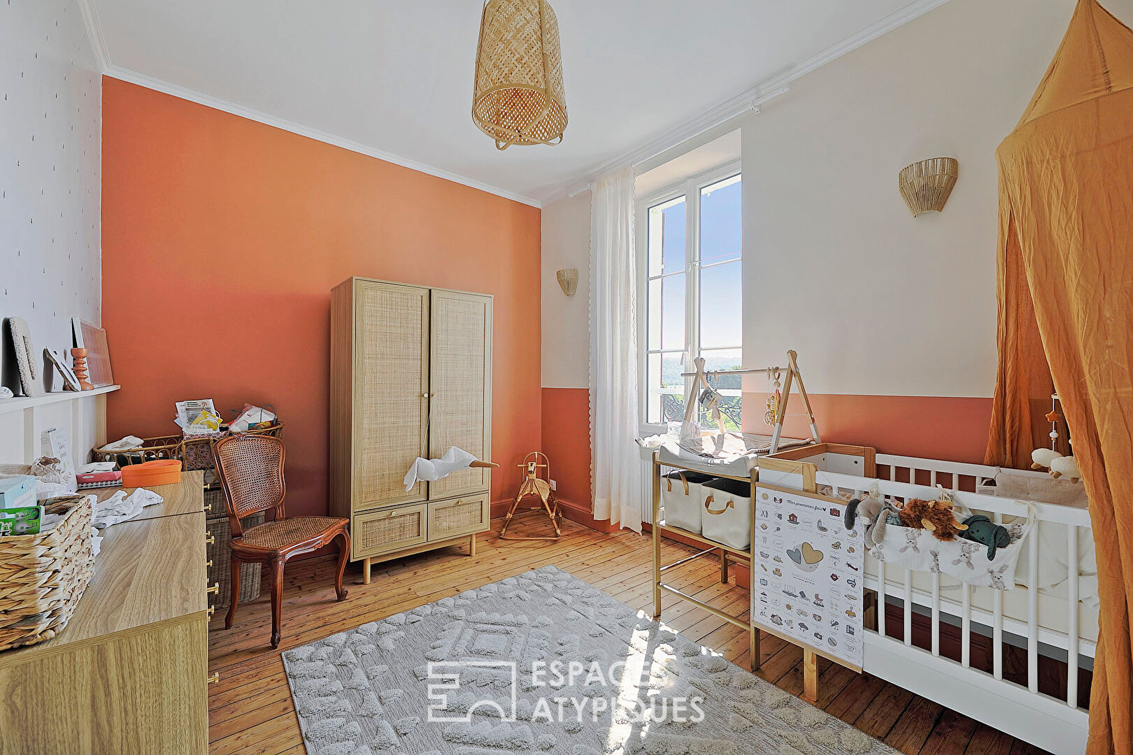Former 1900 hotel-restaurant transformed into a family home on the banks of the Marne