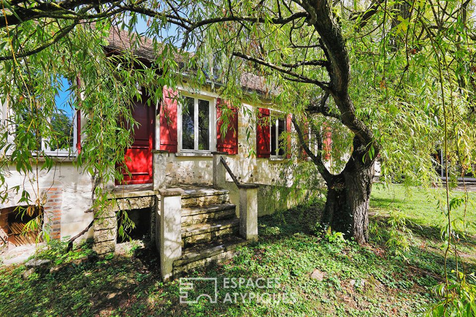 Maison de plain-pied en pierre avec jardin arboré