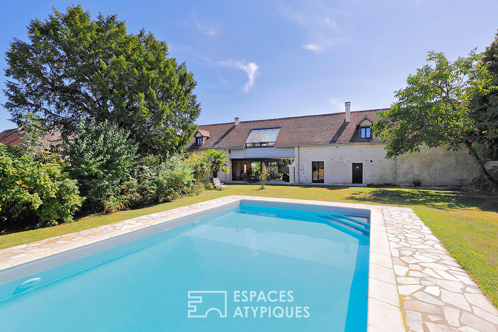 Authentique maison en pierre, rénovée avec piscine et esprit familial