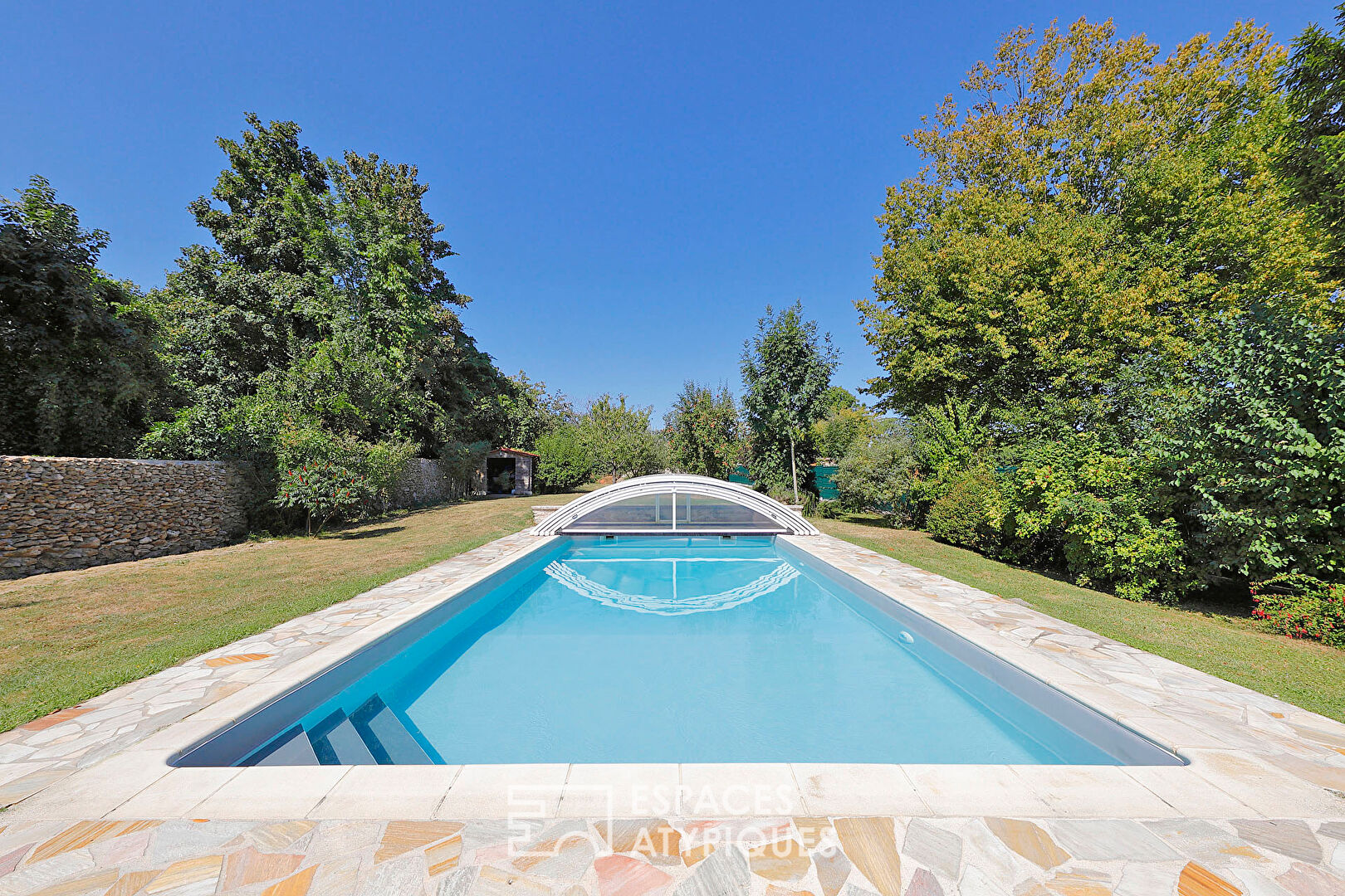 Authentique maison en pierre, rénovée avec piscine et esprit familial