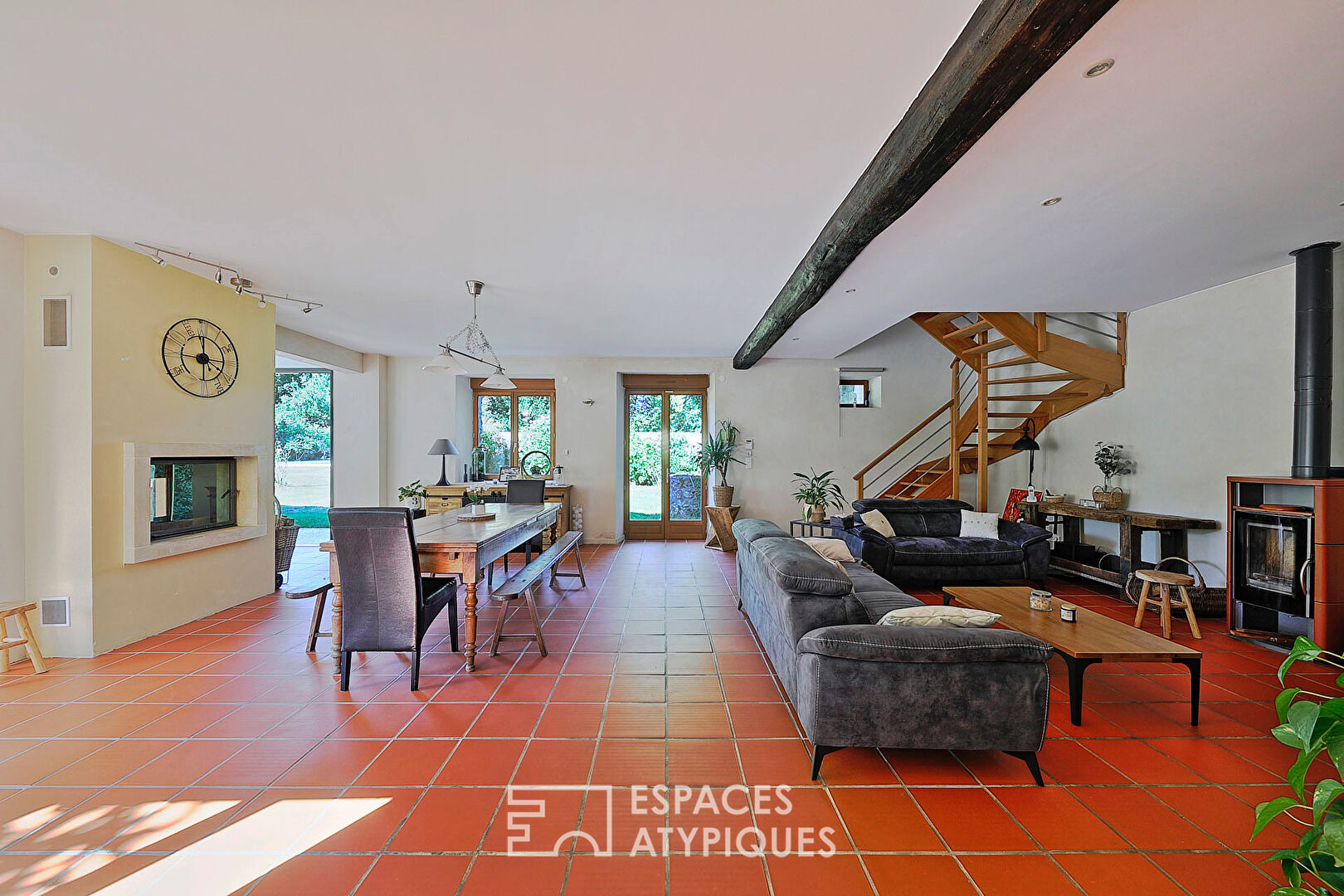 Authentique maison en pierre, rénovée avec piscine et esprit familial